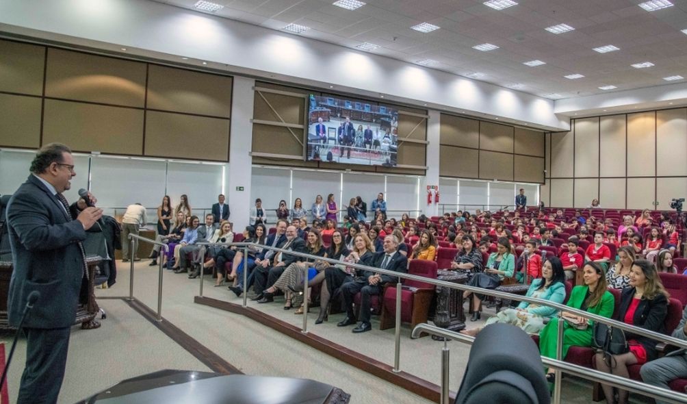 AMAPAR celebra convênio com a Escola de Direito da Universidade