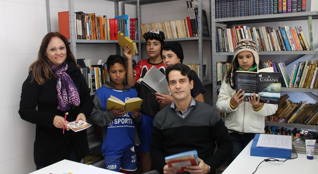 Projeto SerSocial recebe mais de 350 livros