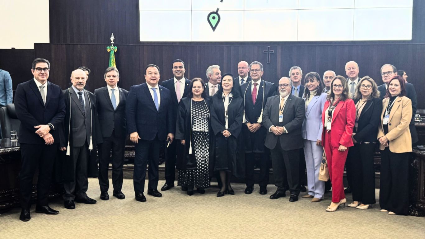  Presidentes da AMAPAR e da AMB compõem o dispositivo de autoridades durante a abertura da inspeção ordinária do CNJ 