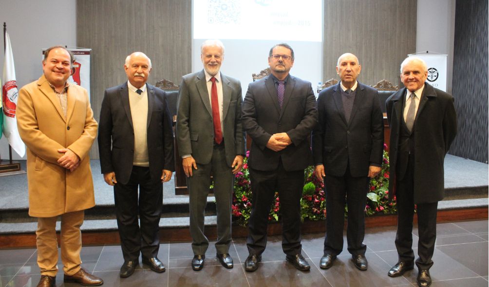 Com a participação de presidentes honorários e apresentação de coral dos associados, Amapar faz noite de celebração aos 65 anos da entidade