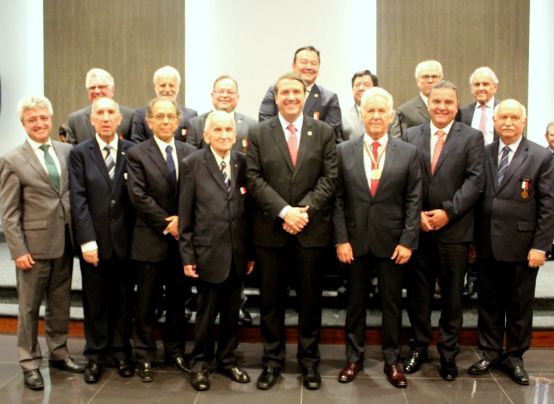 AMAPAR homenageia presidentes em noite histórica de verdadeira valorização da magistratura paranaense 
