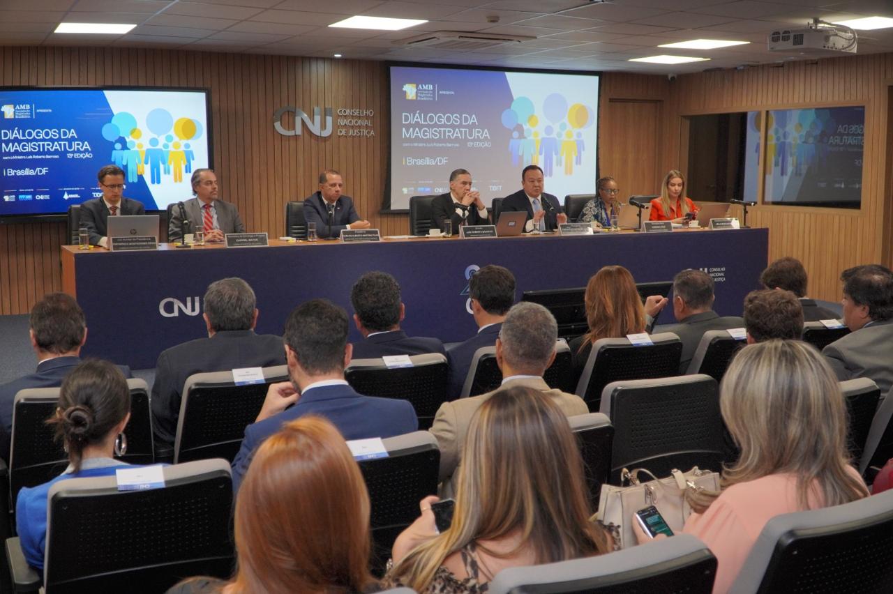 Diretoria da AMAPAR acompanha a 13ª edição do programa da AMB 