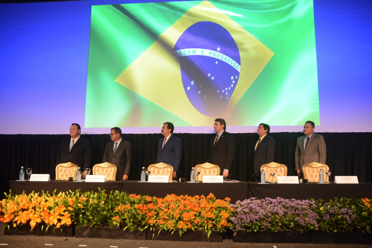 Presidente da AMAPAR discursa na abertura do ENAJE e destaca o papel da magistratura para a construção de uma sociedade democrática