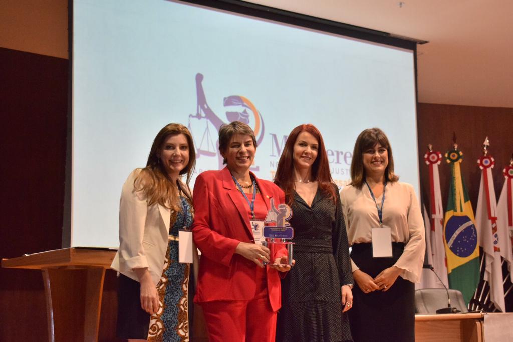 Grupo de Estudos integrado pela AMAPAR recebe premiação em Brasília 