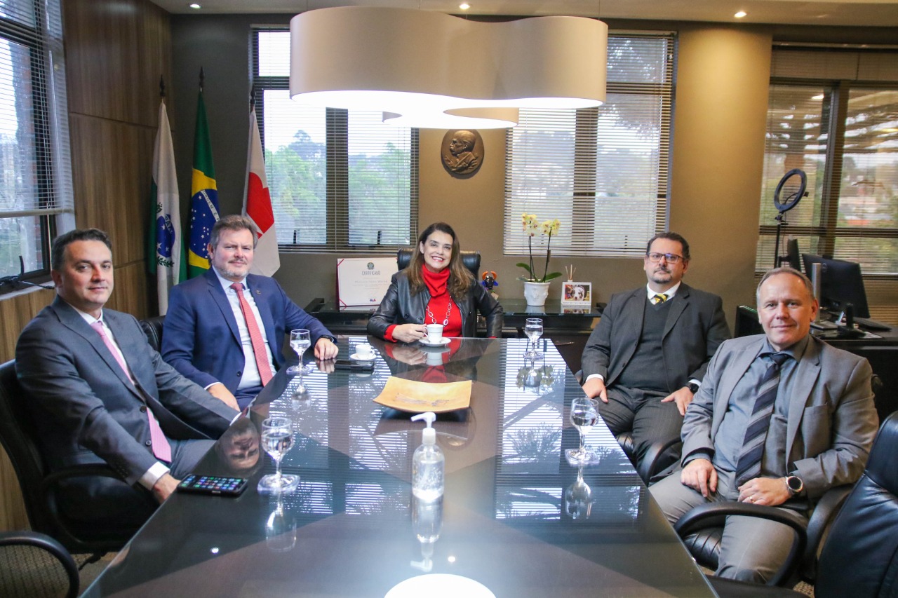 Presidente da Amapar trata de assuntos atinentes ao sistema de Justiça na sede da OAB-PR