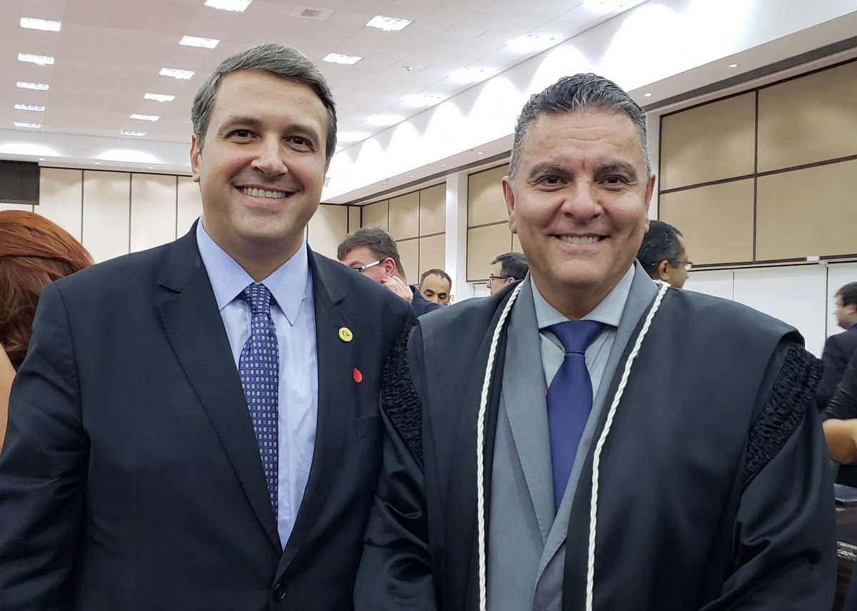  Em discurso durante a posse, presidente da AMAPAR deposita confiança na nova cúpula diretiva