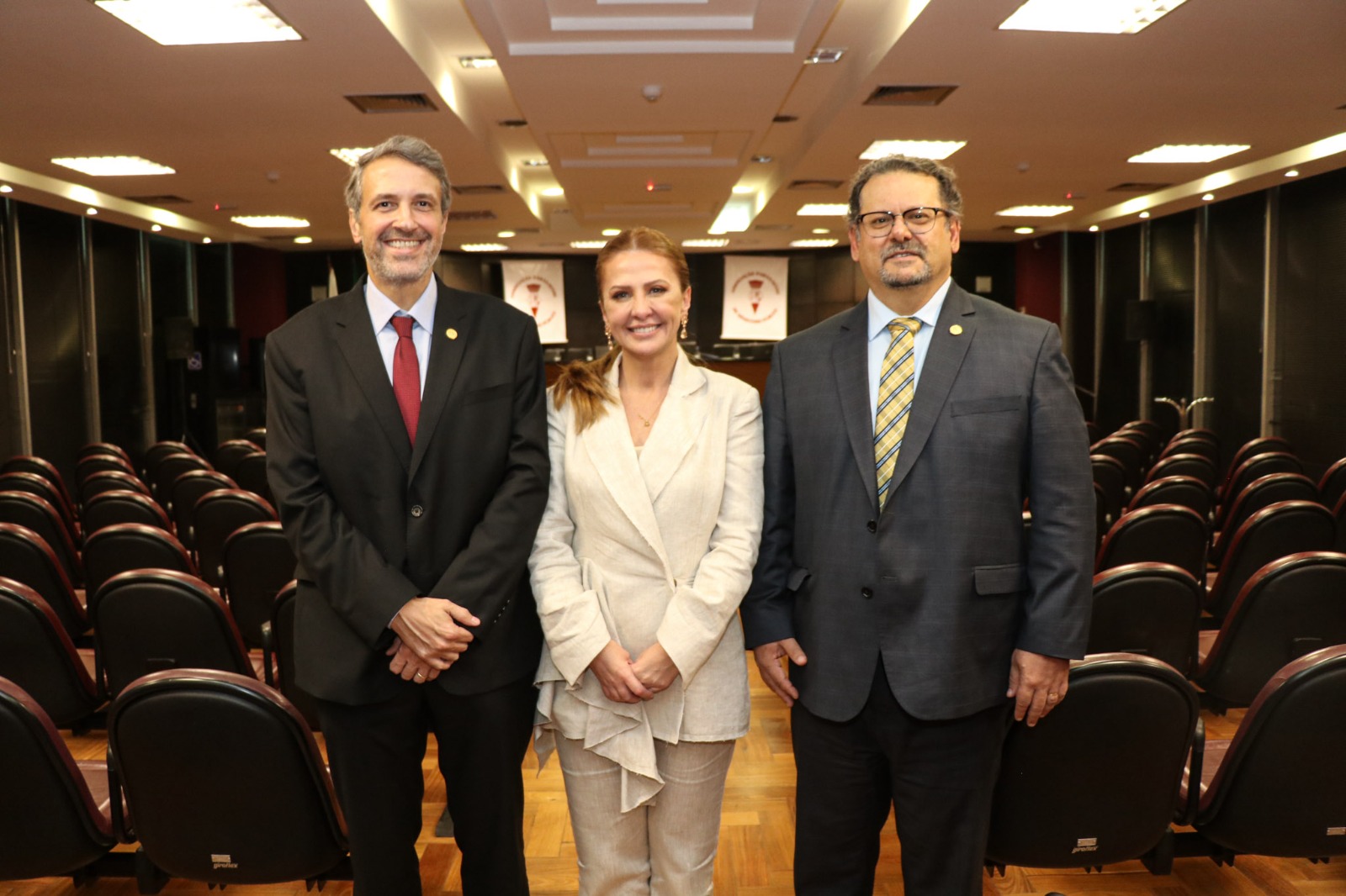 AMAPAR participa da posse da nova diretoria da APMP-PR