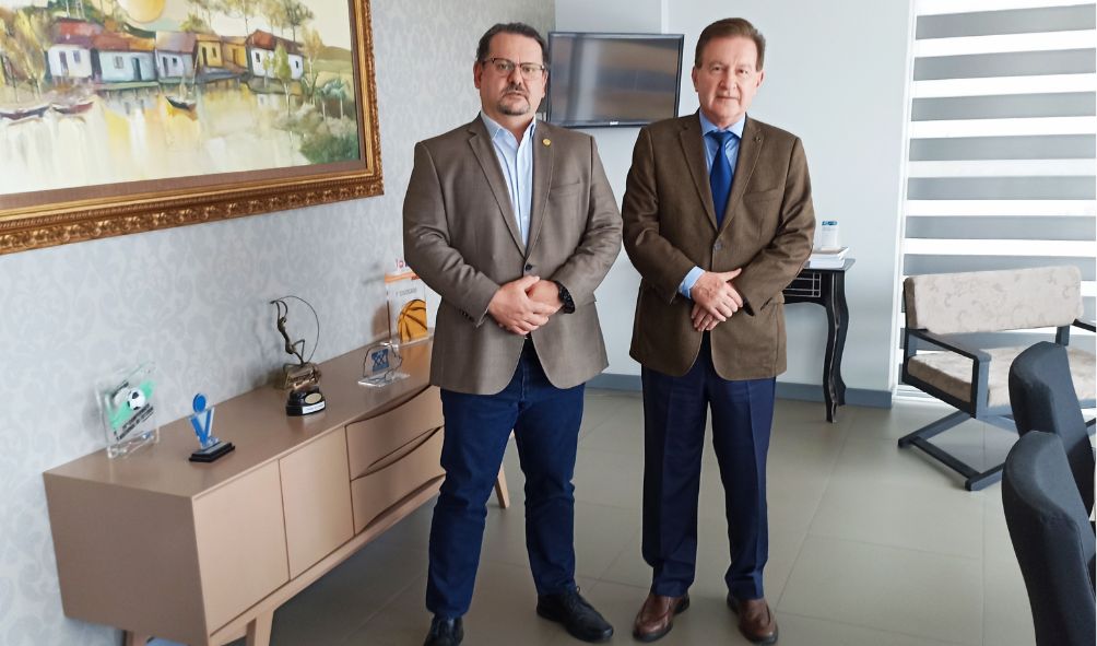 Presidente da Amapar recepciona o Corregedor da Justiça eleito para o próximo biênio, Desembargador Roberto Antônio Massaro