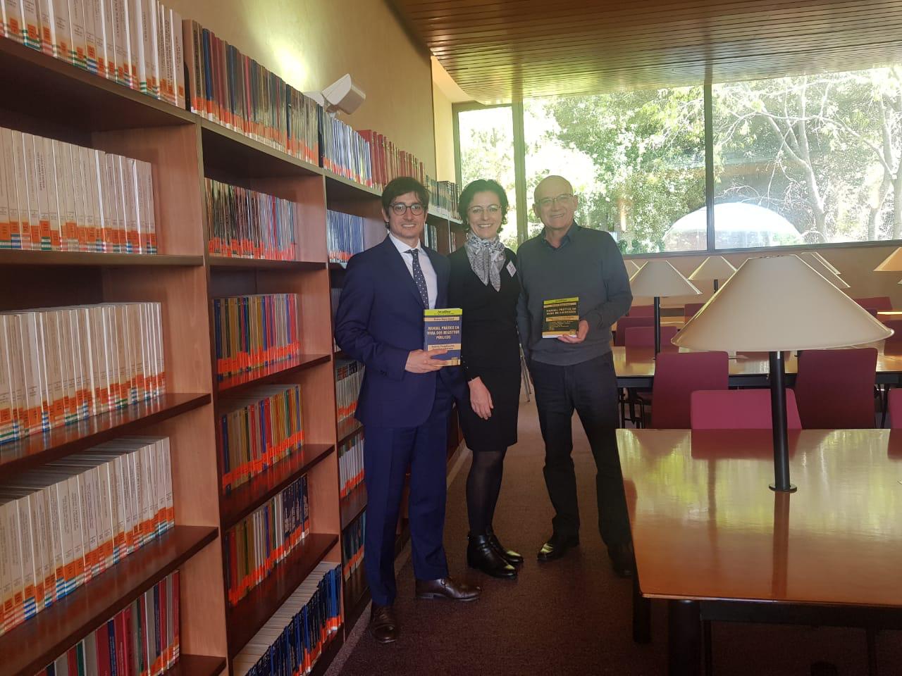 Escola Judicial de Barcelona recebe exemplares de livros de juíza paranaense