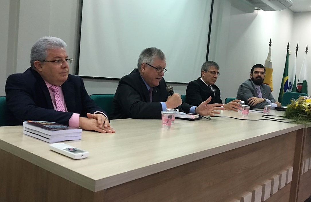                         Magistrados Miguel Kfouri Neto e Nicola Frascati Junior falam sobre Direito e Ética à comunidade jurídica da UEM 