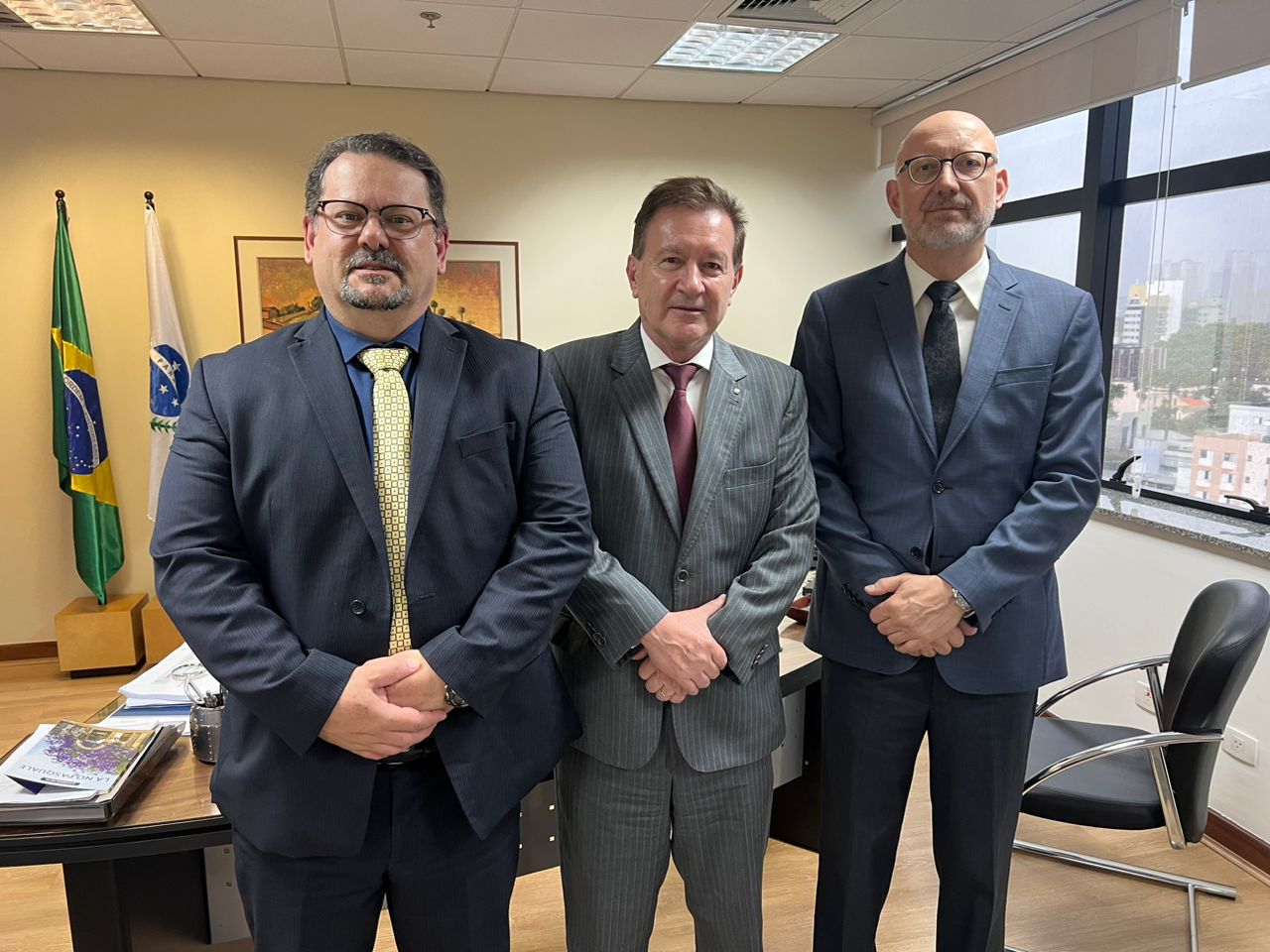Diretoria da Amapar faz visita institucional ao corregedor da Justiça, desembargador Roberto Massaro