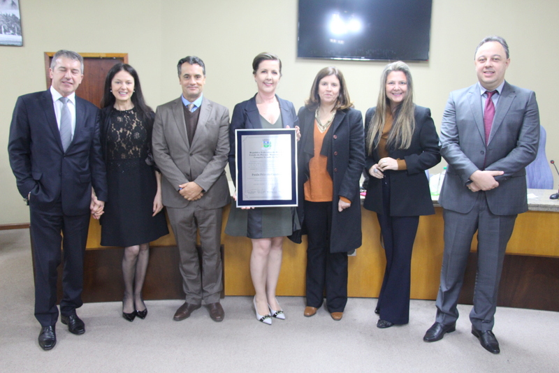 Juíza Paula Candeo recebe título de cidadã honorária de Campina Grande do Sul 