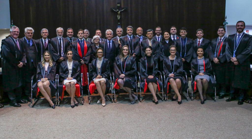 Posse dos 14 novos juízes no TJ-PR é marcada por palavras de valorização da magistratura e de união 