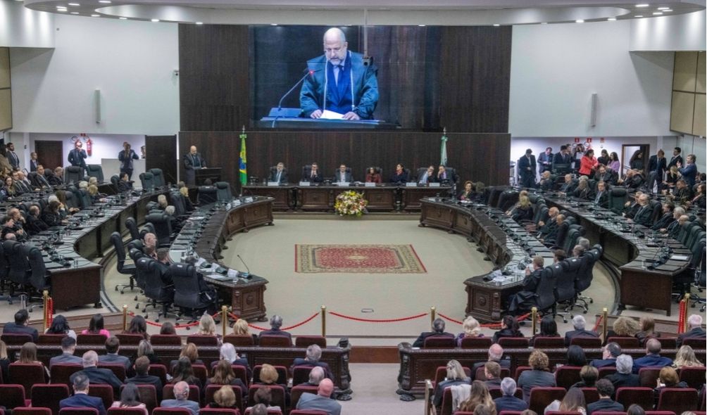 Com discursos tocantes, nove desembargadores são empossados no Judiciário Paranaense 