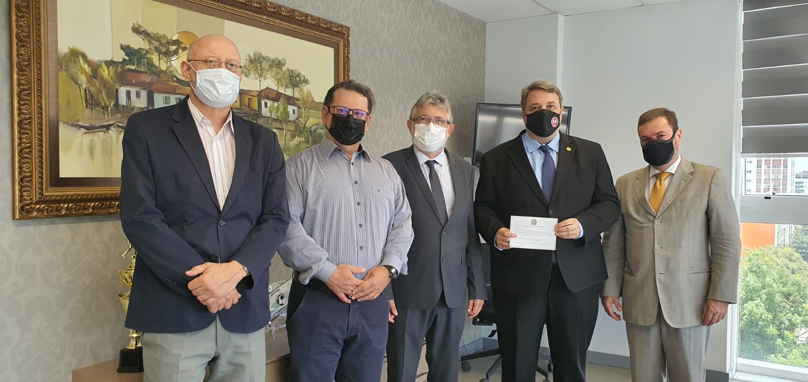 Diretoria da AMAPAR recepciona presidente eleito e recebe convite para a posse da nova cúpula do TRE-PR