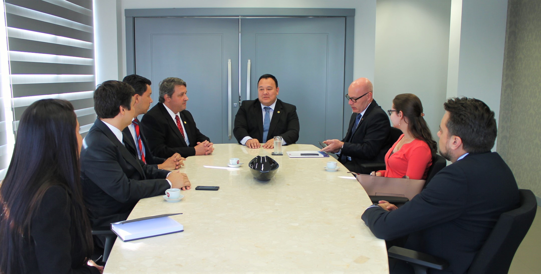  Reunião entre a comissão de prerrogativas da AMAPAR e representantes da OAB ressalta a independência institucional e a prestação jurisdicional