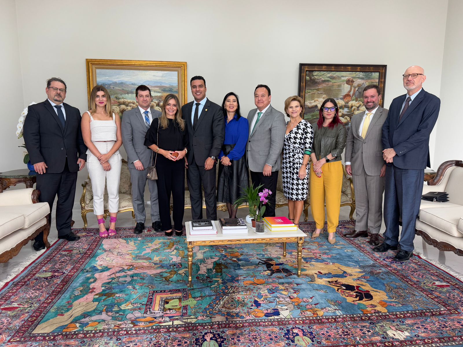 Diretorias da AMAPAR e da AMB fazem a primeira visita institucional à nova presidente do TJPR, Lidia Maejima